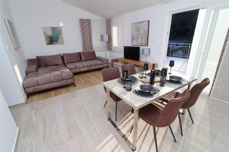 6 Bedroom Beachfront Villa with Heated Pool near Vela Luka on Korcula Island, Sleep 12