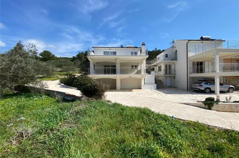 6 Bedroom Beachfront Villa with Heated Pool near Vela Luka on Korcula Island, Sleep 12