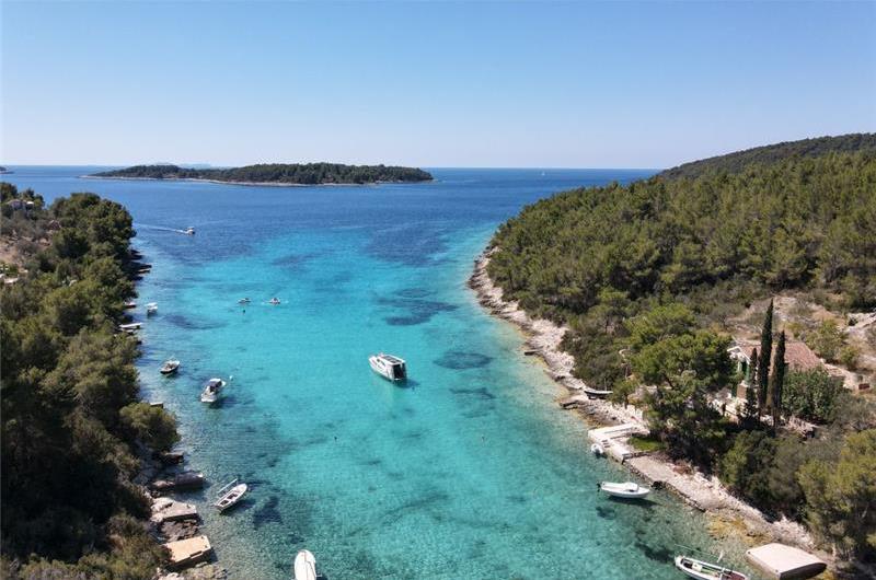 6 Bedroom Beachfront Villa with Heated Pool near Vela Luka on Korcula Island, Sleep 12