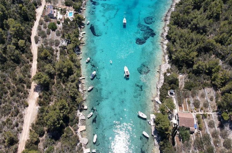 6 Bedroom Beachfront Villa with Heated Pool near Vela Luka on Korcula Island, Sleep 12