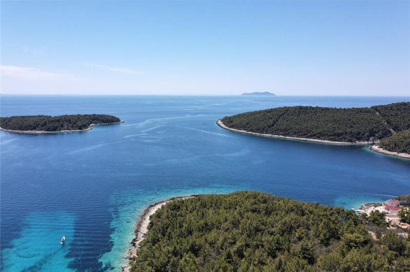 6 Bedroom Beachfront Villa with Heated Pool near Vela Luka on Korcula Island, Sleep 12