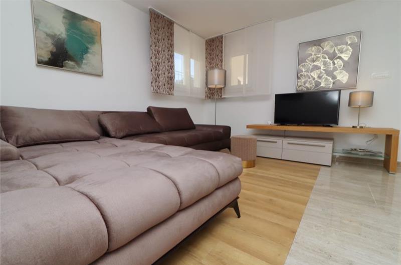 6 Bedroom Beachfront Villa with Heated Pool near Vela Luka on Korcula Island, Sleep 12