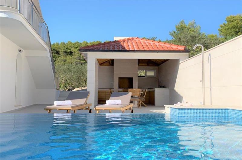 6 Bedroom Beachfront Villa with Heated Pool near Vela Luka on Korcula Island, Sleep 12