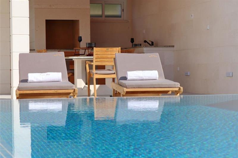 6 Bedroom Beachfront Villa with Heated Pool near Vela Luka on Korcula Island, Sleep 12