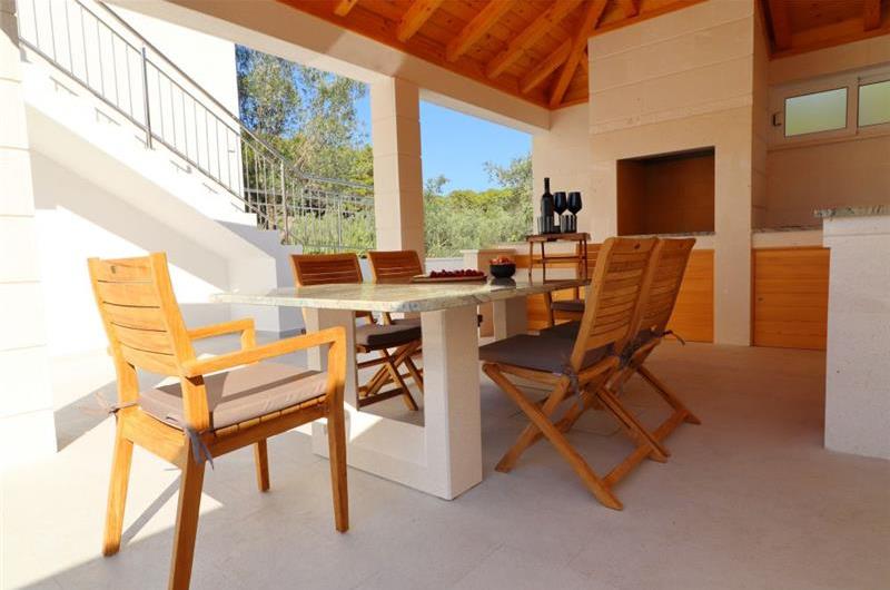 6 Bedroom Beachfront Villa with Heated Pool near Vela Luka on Korcula Island, Sleep 12