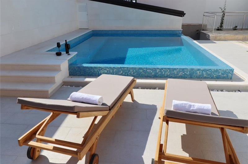 6 Bedroom Beachfront Villa with Heated Pool near Vela Luka on Korcula Island, Sleep 12
