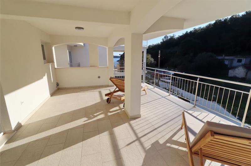 6 Bedroom Beachfront Villa with Heated Pool near Vela Luka on Korcula Island, Sleep 12