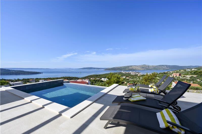 4 Bedroom Villa with Heated Pool and Sea View Terrace near Trogir, Sleeps 8