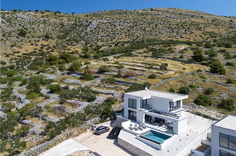 4 Bedroom Villa with Heated Pool and Sea View Terrace near Trogir, Sleeps 8