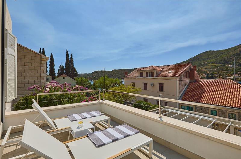 5 Bedroom Villa with Heated Pool near Dubrovnik City, Sleeps 10