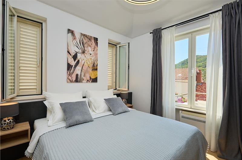 5 Bedroom Villa with Heated Pool near Dubrovnik City, Sleeps 10