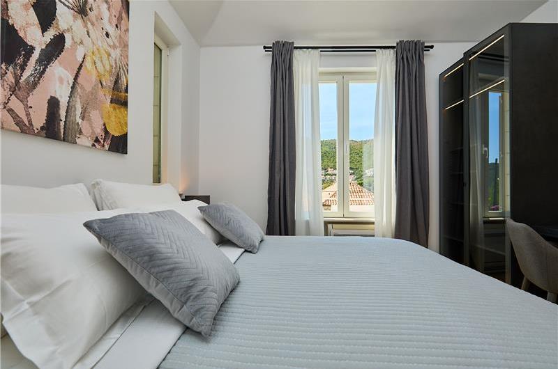 5 Bedroom Villa with Heated Pool near Dubrovnik City, Sleeps 10