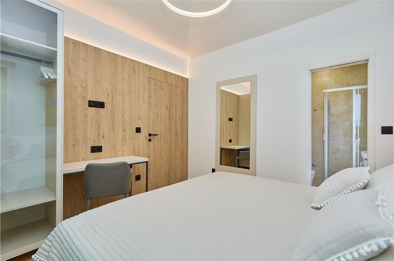 5 Bedroom Villa with Heated Pool near Dubrovnik City, Sleeps 10