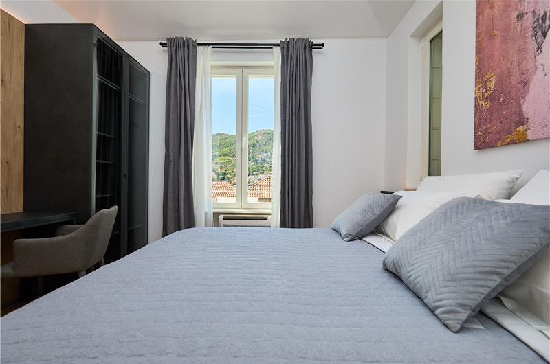 5 Bedroom Villa with Heated Pool near Dubrovnik City, Sleeps 10