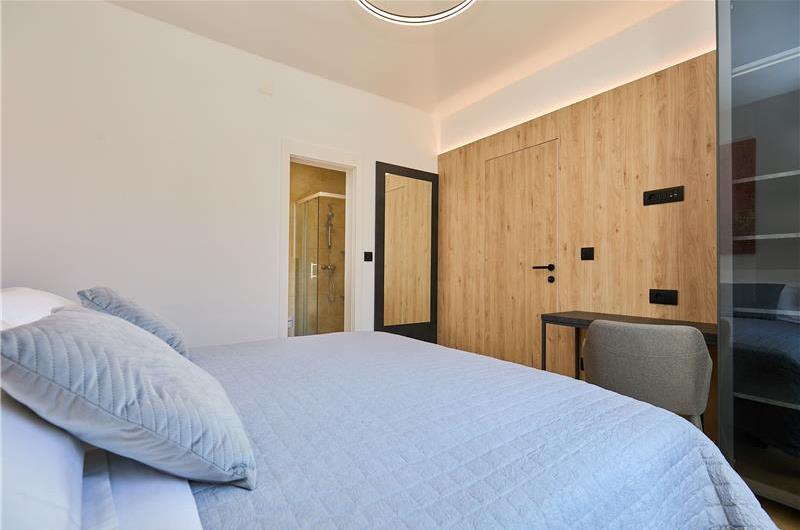 5 Bedroom Villa with Heated Pool near Dubrovnik City, Sleeps 10