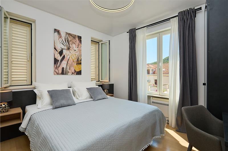 5 Bedroom Villa with Heated Pool near Dubrovnik City, Sleeps 10