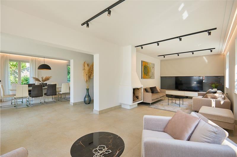 5 Bedroom Villa with Heated Pool near Dubrovnik City, Sleeps 10