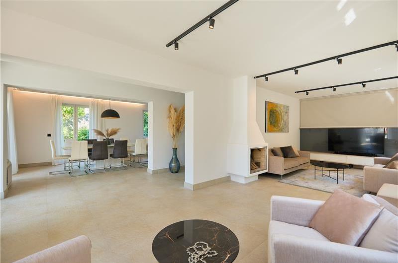 5 Bedroom Villa with Heated Pool near Dubrovnik City, Sleeps 10
