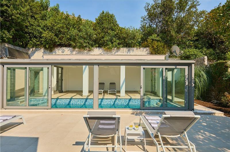 5 Bedroom Villa with Heated Pool near Dubrovnik City, Sleeps 10