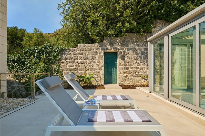 5 Bedroom Villa with Heated Pool near Dubrovnik City, Sleeps 10