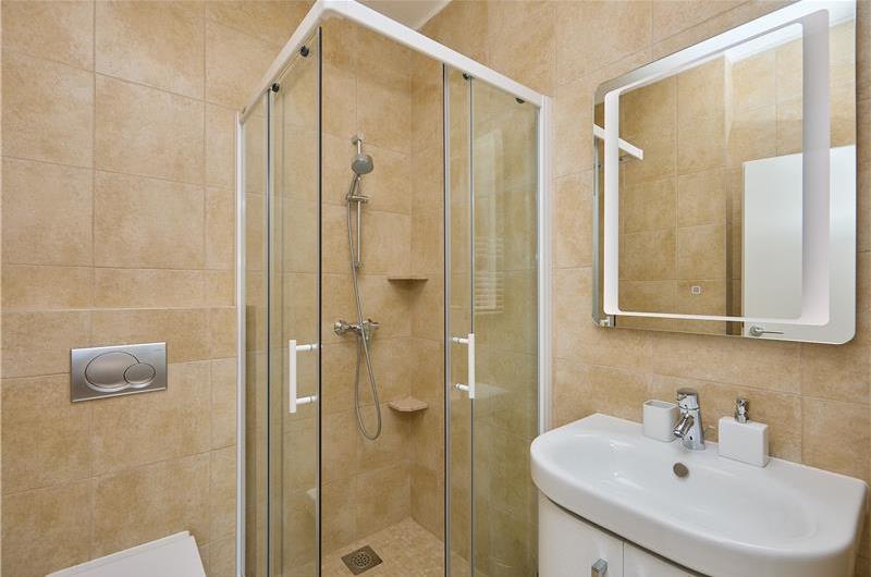 5 Bedroom Villa with Heated Pool near Dubrovnik City, Sleeps 10
