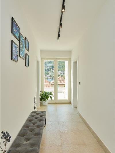 5 Bedroom Villa with Heated Pool near Dubrovnik City, Sleeps 10