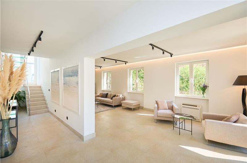 5 Bedroom Villa with Heated Pool near Dubrovnik City, Sleeps 10
