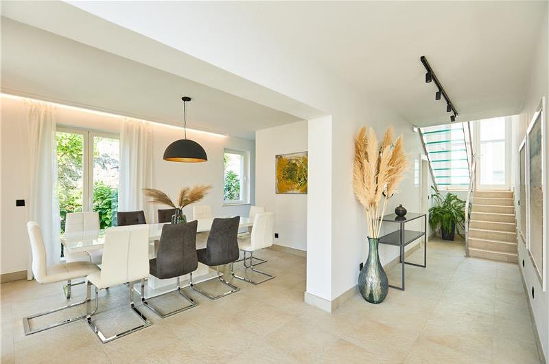 5 Bedroom Villa with Heated Pool near Dubrovnik City, Sleeps 10
