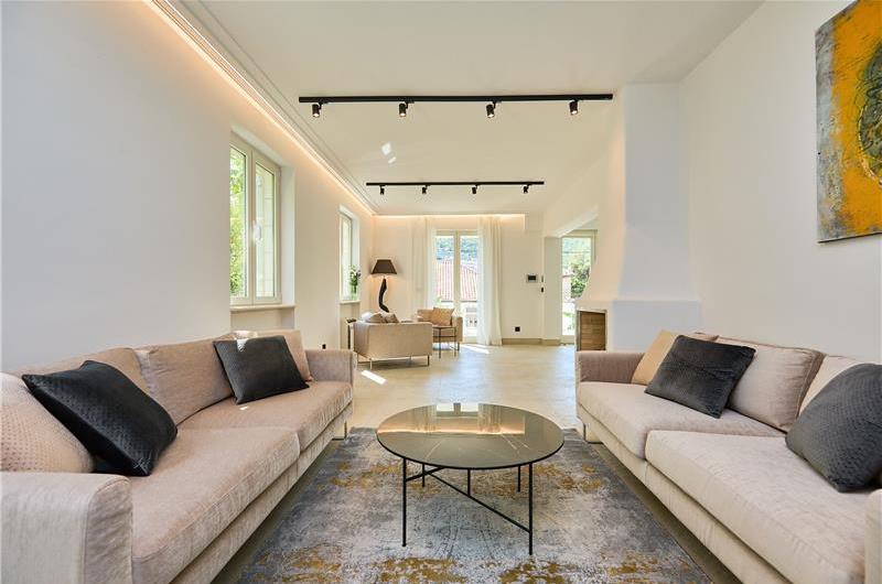 5 Bedroom Villa with Heated Pool near Dubrovnik City, Sleeps 10