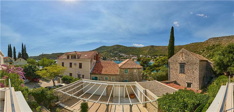 5 Bedroom Villa with Heated Pool near Dubrovnik City, Sleeps 10