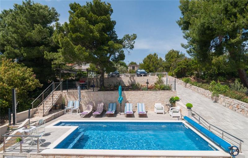 4 Bedroom villa with pool on Solta Island, Sleeps 10