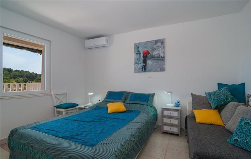 4 Bedroom villa with pool on Solta Island, Sleeps 10