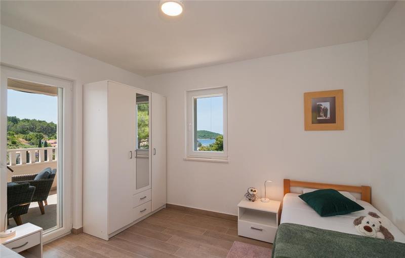 4 Bedroom villa with pool on Solta Island, Sleeps 10