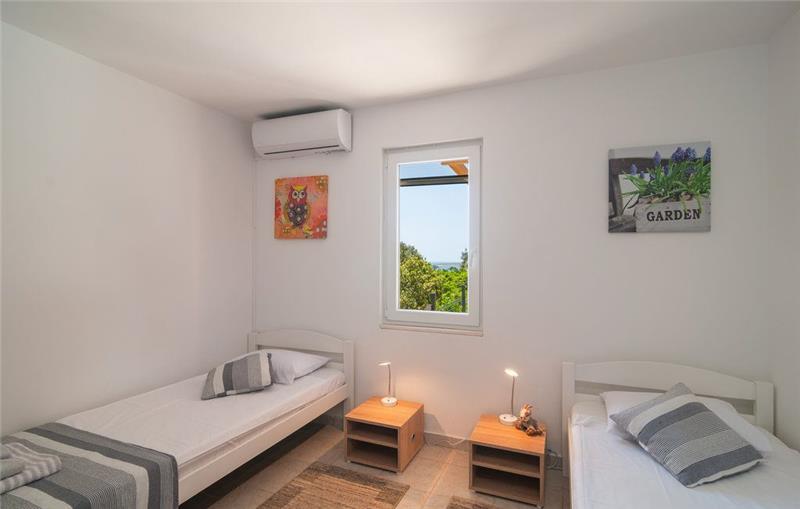 4 Bedroom villa with pool on Solta Island, Sleeps 10