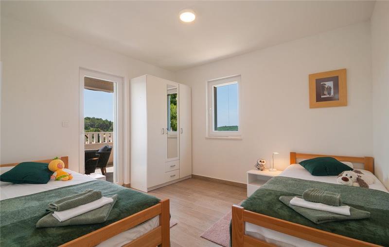 4 Bedroom villa with pool on Solta Island, Sleeps 10