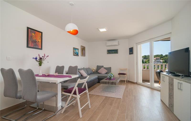 4 Bedroom villa with pool on Solta Island, Sleeps 10