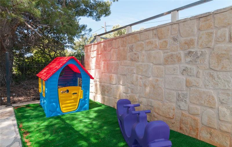 4 Bedroom villa with pool on Solta Island, Sleeps 10
