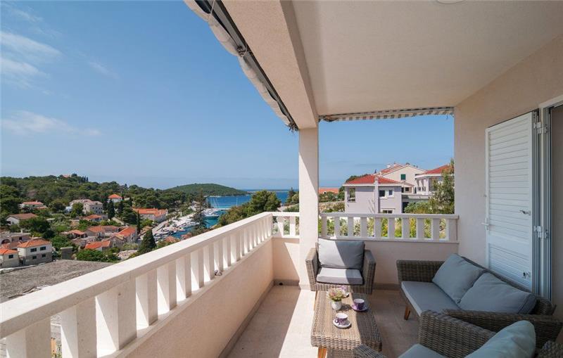 4 Bedroom villa with pool on Solta Island, Sleeps 10