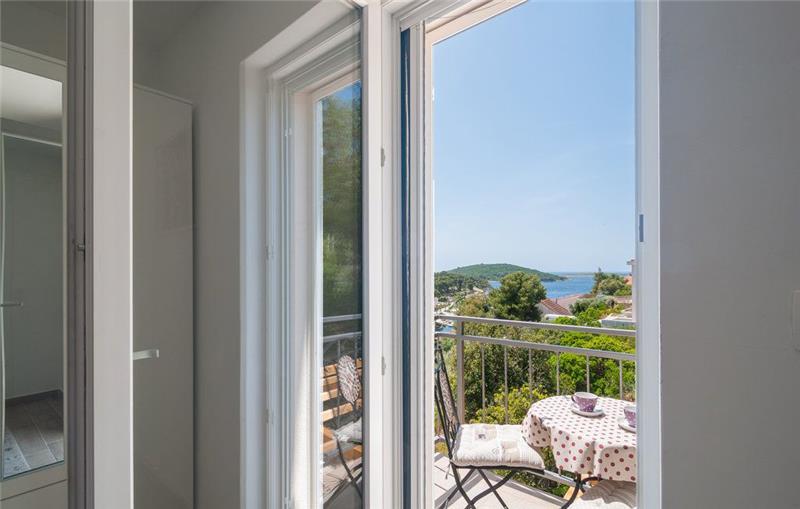 4 Bedroom villa with pool on Solta Island, Sleeps 10