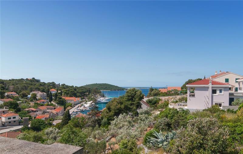 4 Bedroom villa with pool on Solta Island, Sleeps 10