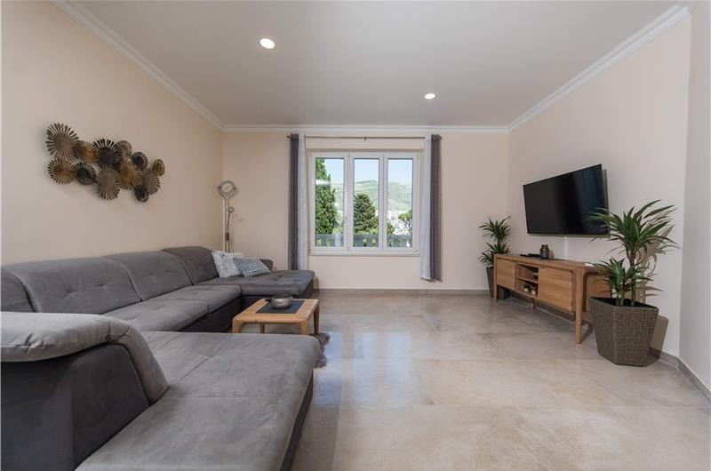 5 Bedroom Villa with Pool and Spa in Babin Kuk, Dubrovnik City, Sleeps 10-12