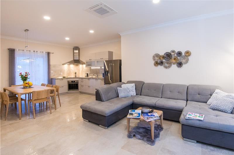 5 Bedroom Villa with Pool and Spa in Babin Kuk, Dubrovnik City, Sleeps 10-12