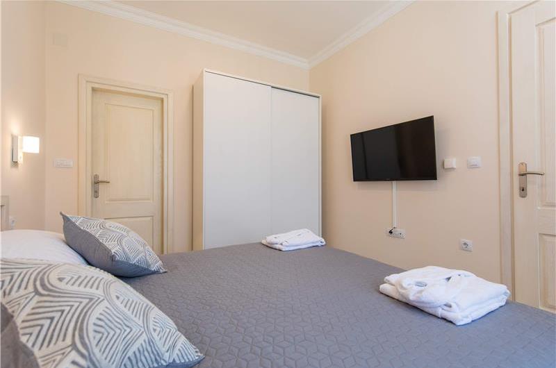 5 Bedroom Villa with Pool and Spa in Babin Kuk, Dubrovnik City, Sleeps 10-12