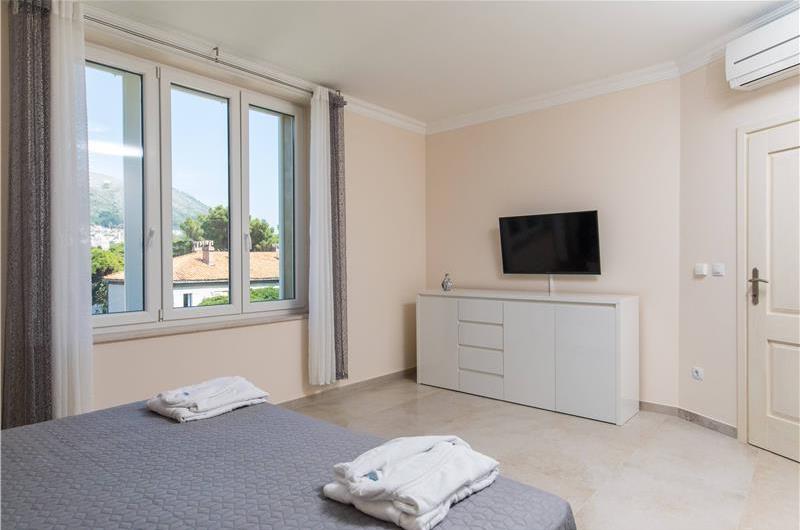 5 Bedroom Villa with Pool and Spa in Babin Kuk, Dubrovnik City, Sleeps 10-12
