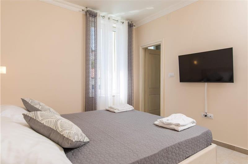 5 Bedroom Villa with Pool and Spa in Babin Kuk, Dubrovnik City, Sleeps 10-12