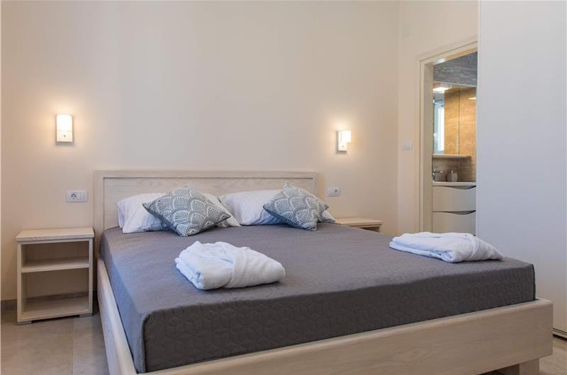 5 Bedroom Villa with Pool and Spa in Babin Kuk, Dubrovnik City, Sleeps 10-12