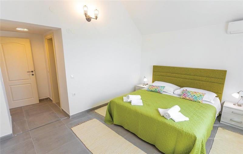 6 Bedroom Villa with Pool near Milna, Brac Island, Sleeps 12