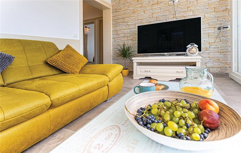 6 Bedroom Villa with Pool near Milna, Brac Island, Sleeps 12