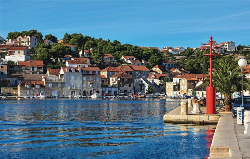 6 Bedroom Villa with Pool near Milna, Brac Island, Sleeps 12