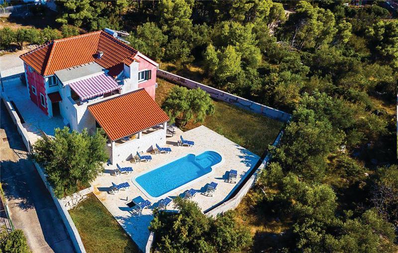 6 Bedroom Villa with Pool near Milna, Brac Island, Sleeps 12